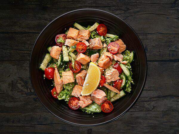 Kinza House - Теплый салат с лососем