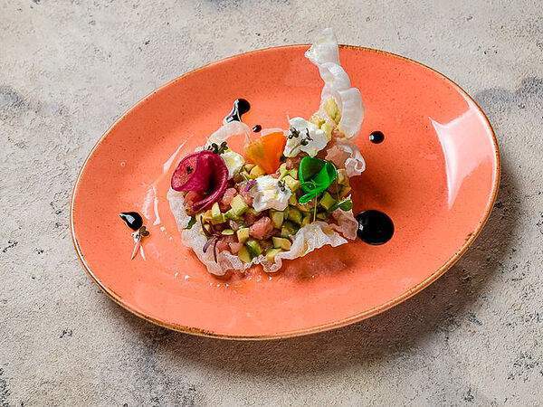 Роберто - Тартар с тунцом и авокадо