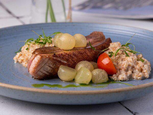 Mandarinka Restaurant & Bar - Утка с полбой и маринованной грушей