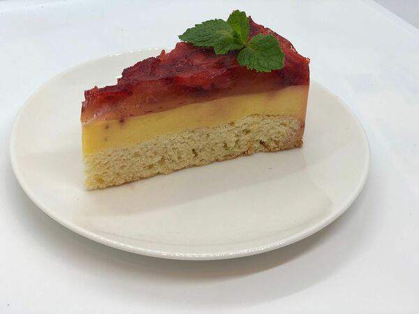 Солянка - Пирог с клубникой