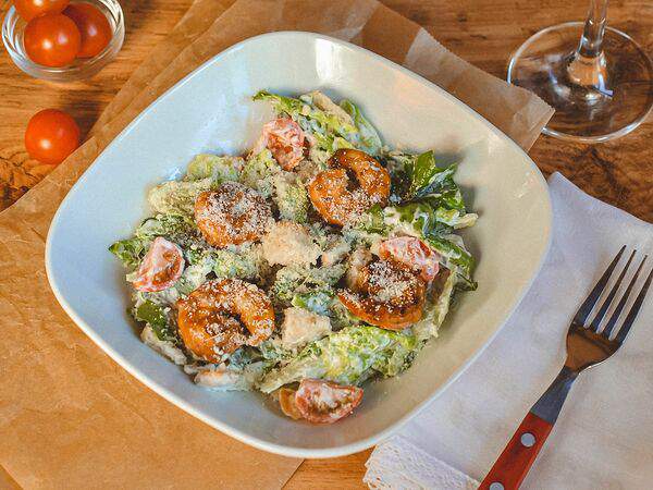 Как Дела - Салат Цезарь с креветками