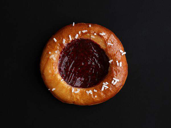 Брецель - Булочка с малиной