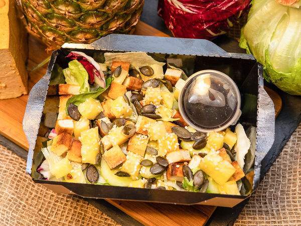 Зерно - Салат с тофу и ананасом