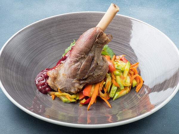 Залив - Голень ягненка с припущенными овощами