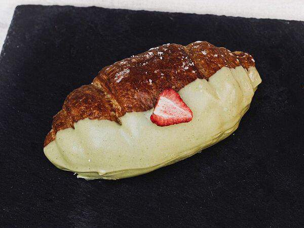 Poke dealer - Круассан с кремом из матчи