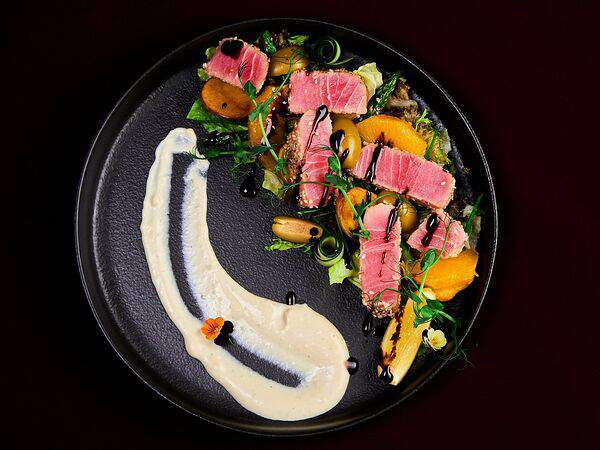 Эндорфин - Салат с тунцом и сезонными овощами