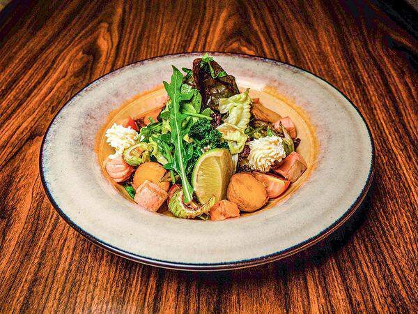 Пармеzан - Теплый салат с копченым лососем