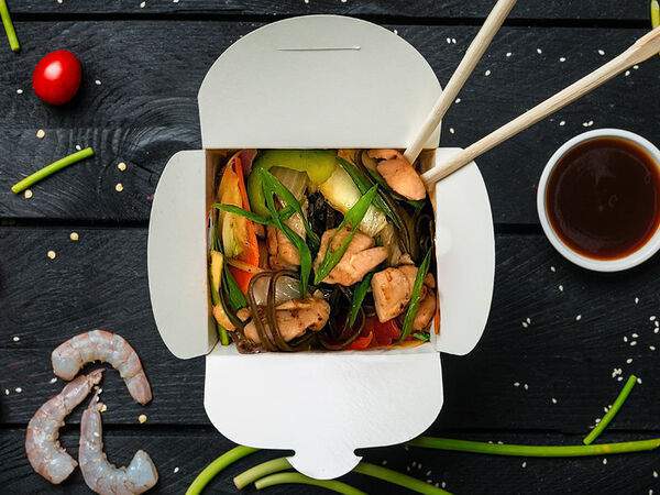Евразия-Экспресс - Wok с курицей и гречневой лапшой Соба, с соевым соусом