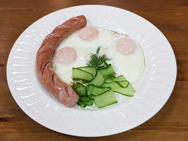 Пельменьок - Яичница с охотничьей колбасой