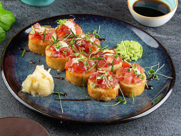 Базилико-пицца - Темпурный ролл с тар-таром из тунца