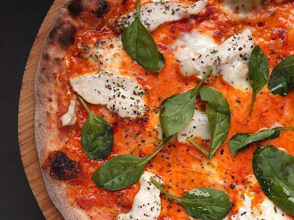 The Odi - Пицца с цыпленком, вялеными томатами и чеддером