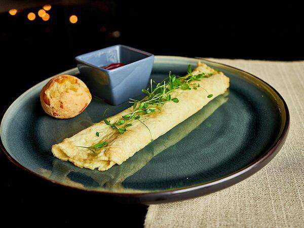 Chocolate - Омлет с цыпленком, шампиньонами, томатами и сыром сулугуни