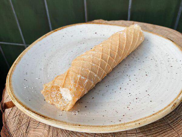 Ресторан и бистро "Чаща" - Вафельная трубочка с кокосовым кремом