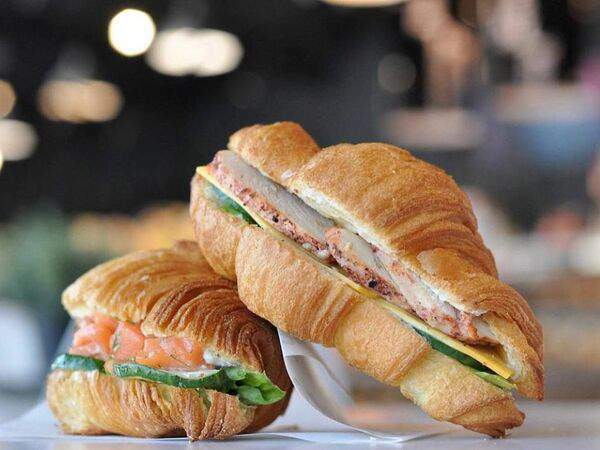 Buono market - Круассан с ветчиной и сыром