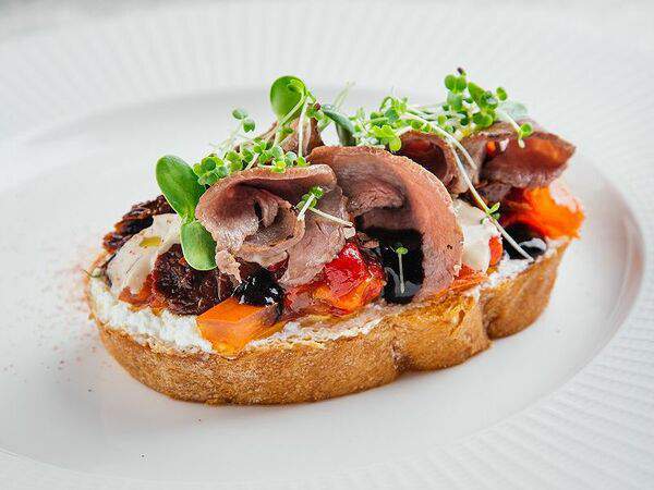 Forno rosso - Брускетта с ростбифом