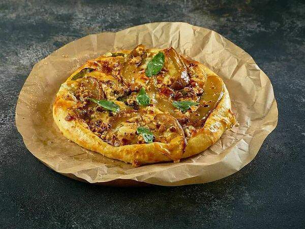 Баклажан Горьковская - Хачапури с горгонзолой, грушей и грецким орехом