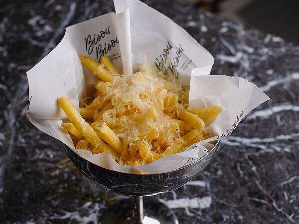 Bisou Bisou Bistro - Картофель фри с пармезаном