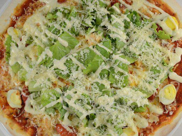 Kontrast gusto - Пицца Цезарь на толстом тесте