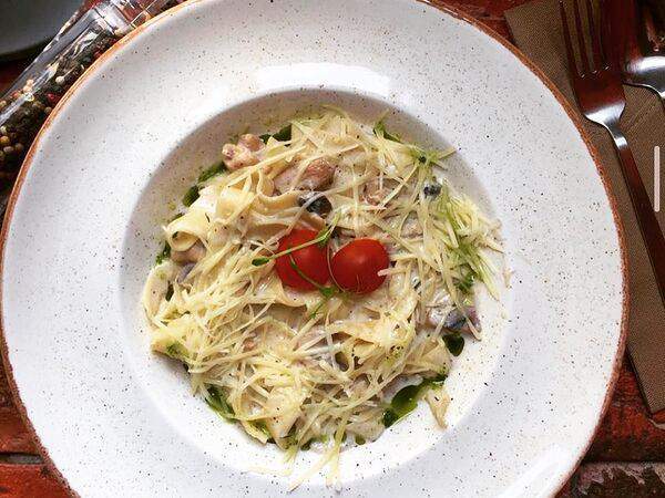 Кабинет - Паста с куриным филе и лесными грибами