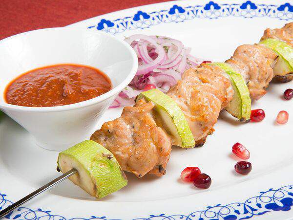 Лаунж кафе Бакшиш - Шашлык из курицы и цукини