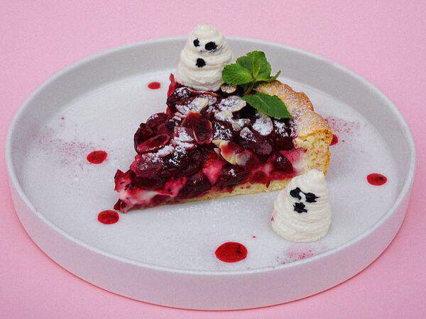 Sisters Coffee & Wine - Boo pie