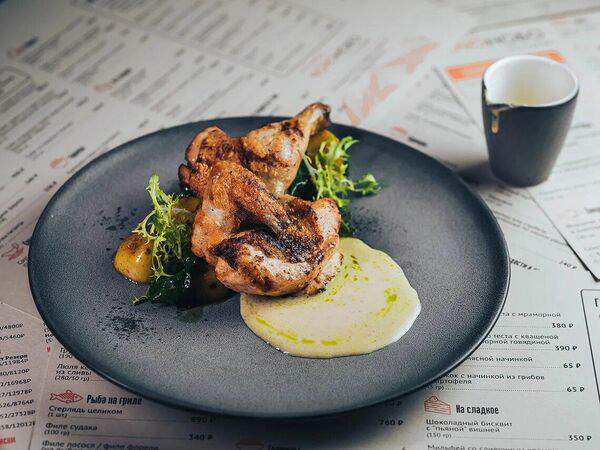 Novo. Ресторан современной русской кухни - Половинка цыплёнка, приготовленная на гриле с картофелем-мини