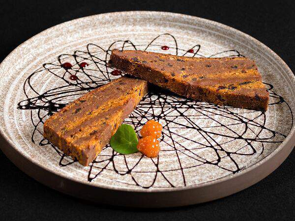 Ресторан Строгов - Морковный торт с моченой морошкой