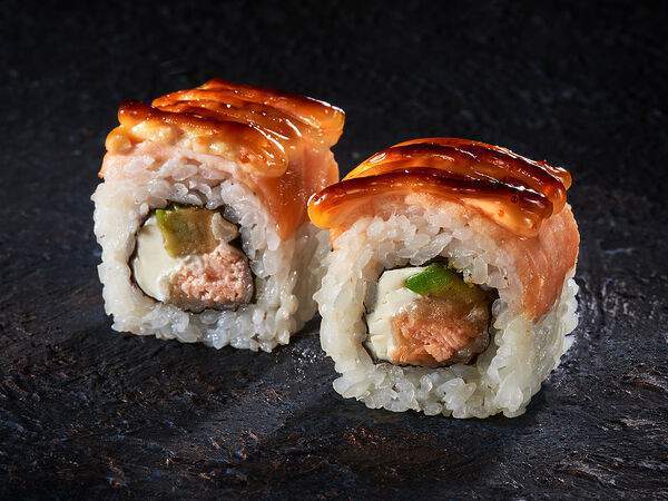 Воккер - Теплый ролл с лососем и авокадо