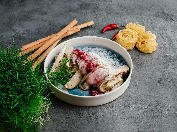 Молодость Kitchen & Bar - Паста с уткой и грушей