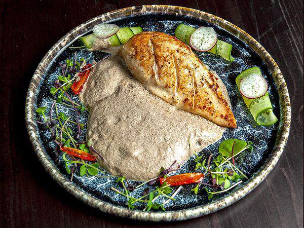 Территория - Куриная грудка гриль под грибным соусом