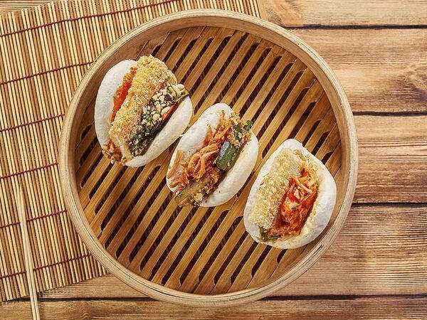 OmNomNom - Бургер Бао с рваной свининой