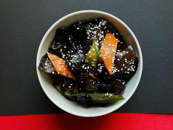 Чихо - Древесные грибы с овощами