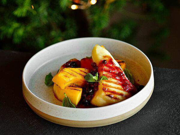 Базилик - Халуми с печеной тыквой и ягодным соусом