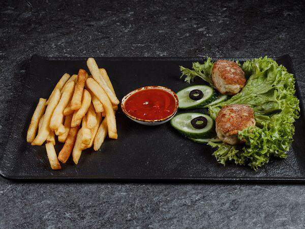 Gray Goose cafe - Куриные котлеты с фри