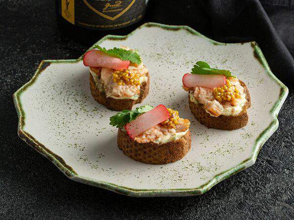 Jager restopub - Брускетты с лососем