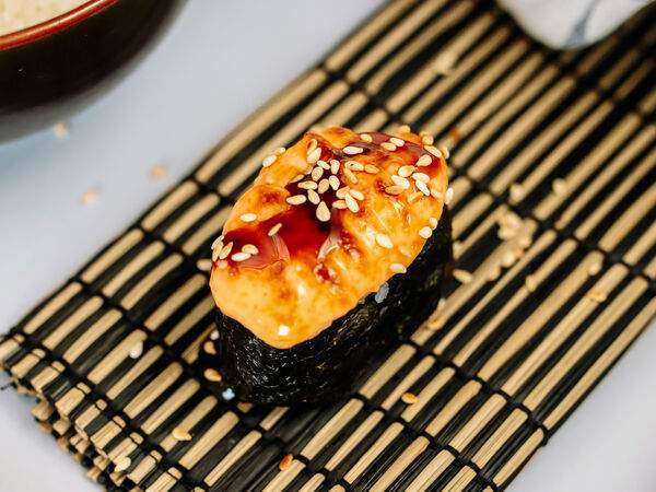 Василий - Суши Запеченный лосось