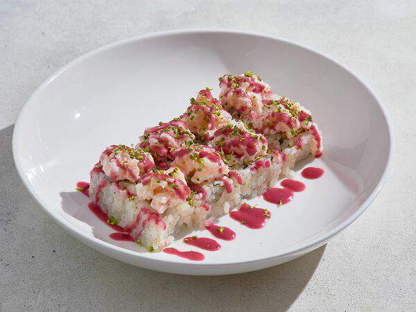 SUSHITO - Креветка, лосось, авокадо и соус клюква-кокос