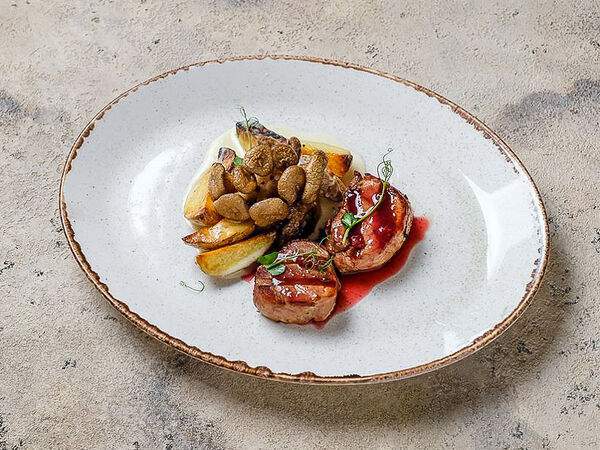 Роберто - Медальоны из cвинoй вырезки