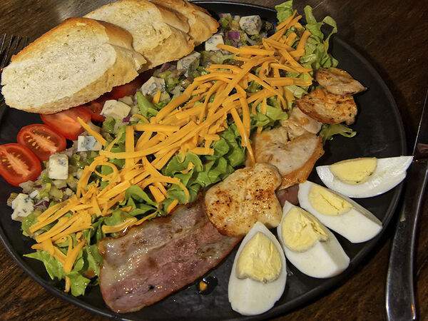 Harley Bar & Grill - Салат Кобб