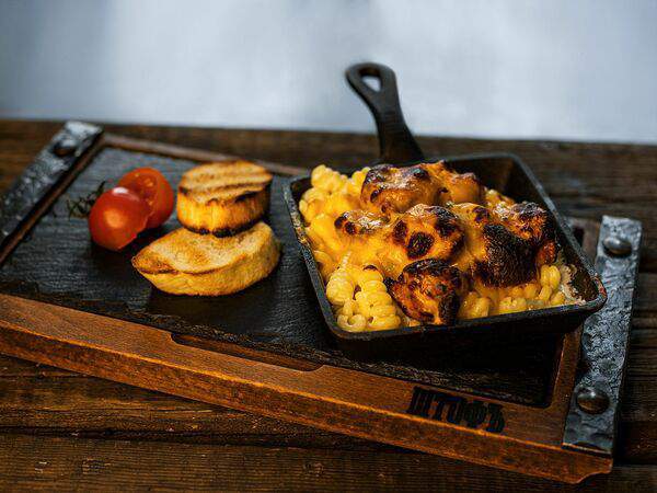 Штофъ - Mac & Cheese с куриным шашлычком