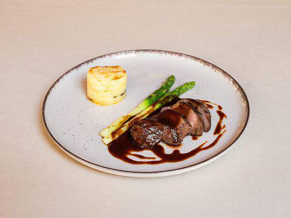 Беллуччи - Тальята со спаржей и картофельным гратеном