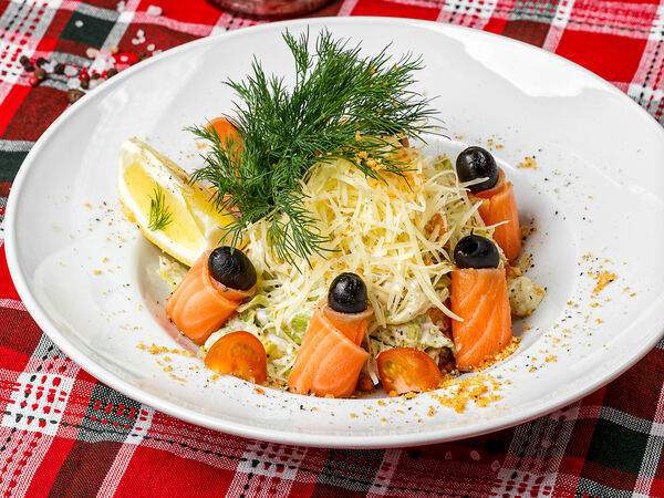 Балкан Гриль - Салат Цезарь с семгой