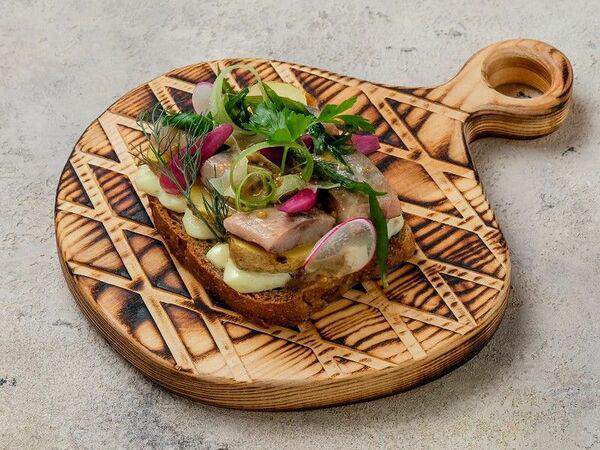 Кафе 38 - Смёрребрёд с копченой сельдью и печеным картофелем