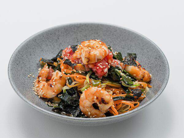 Сойка Grand - Креветки с лапшой из хрустящих овощей и водорослей