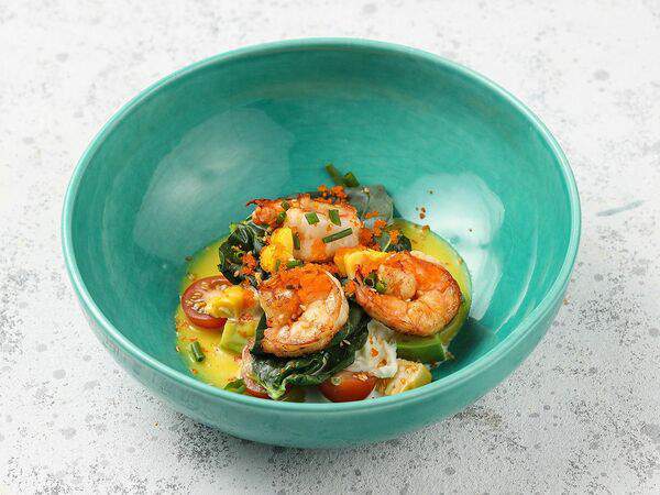 Васаби - Салат с креветками и сыром страчателла