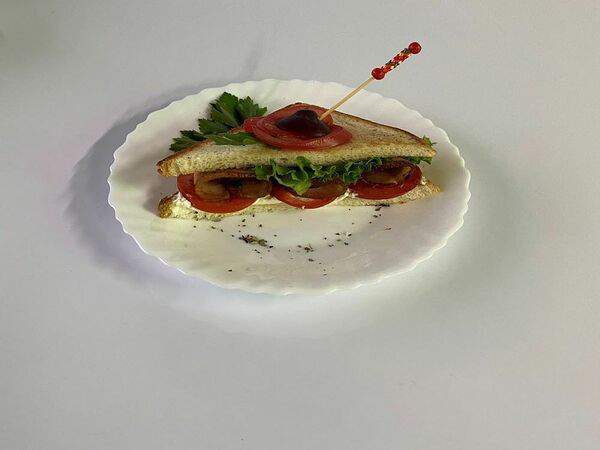 Cactus - Сэндвич с творожным сыром, беконом и рукколой