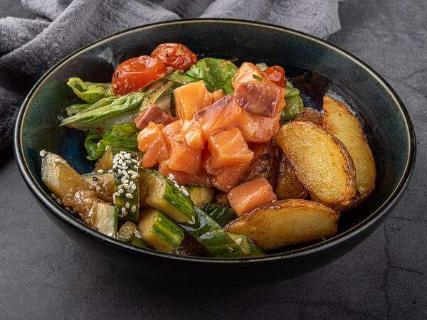 Duran Bar & Grill - Салат с сёмгой и картофелем