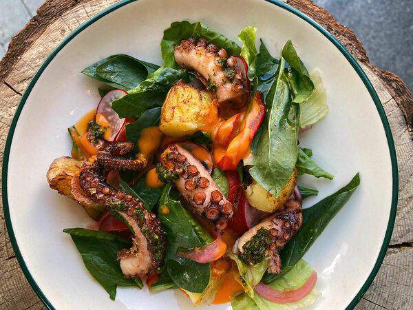 Ресторан и бистро "Чаща" - Осьминог с хрустящими овощами