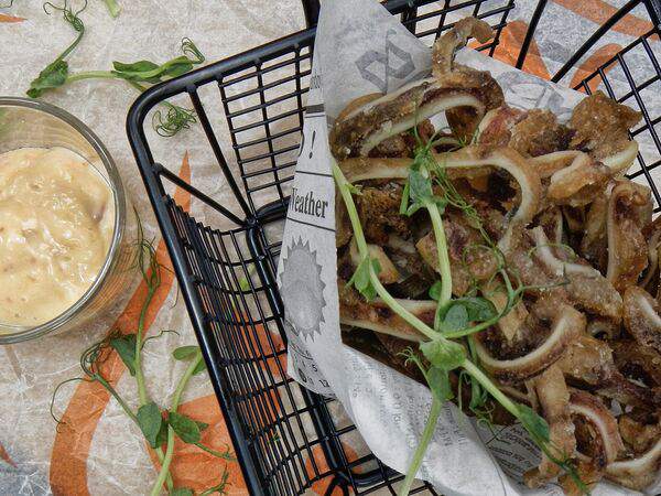 Пицца & лапша - Свиные уши с соусом чили