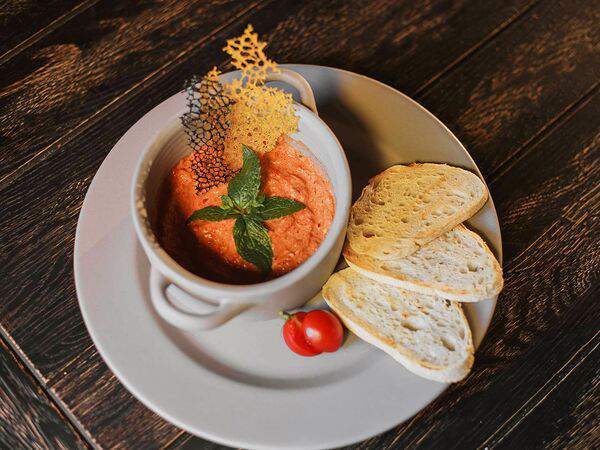 Инжир - Мухаммара с питой